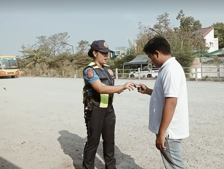 PNP Angat, Nagsagawa ng ‘Police Presence’ at Pamamahagi ng IEC Materials sa Brgy. Sta. Lucia