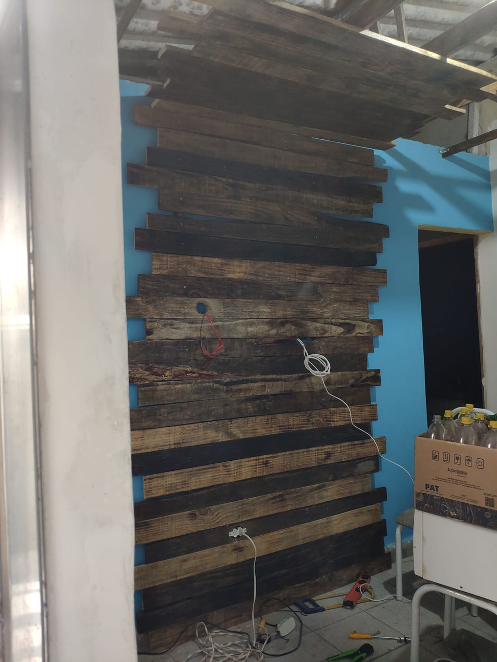 Painel 3D de Madeira com Luminária - TitanServ Soluções