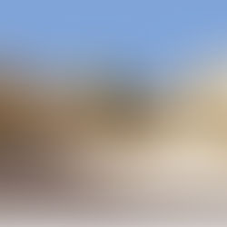 Innenhof des Pulverturms in Eisenstadt mit historischen Steinmauern, Rundbögen und offenem Himmel – Veranstaltungsort für den Benefiz-Heurigen des Lionsclubs