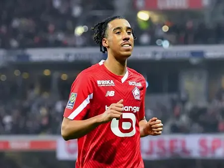 Leny Yoro 'informs Liverpool of transfer decision' after 'agreement reached'