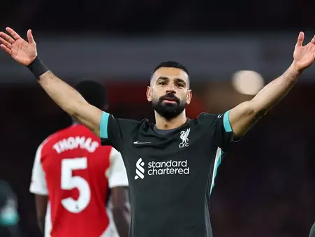 Mohamed Salah sends clear Liverpool message as Arne Slot comment leaves just one question