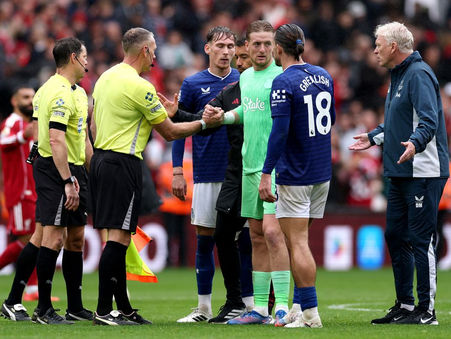 David Moyes blasts 'very strange' and 'unbelievable' Darren England decisions in Everton derby loss