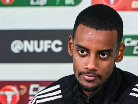 'I don't know' - Alexander Isak issues response to transfer talk amid Liverpool interest