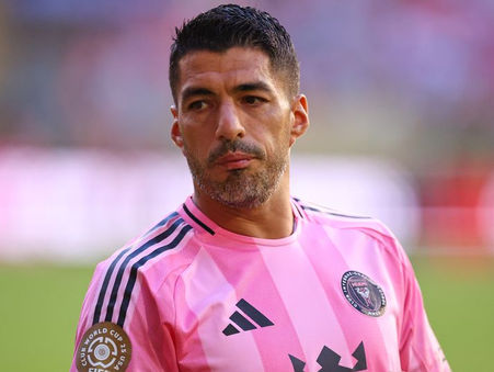 Luis Suarez shows where loyalty lies with Liverpool opinion and Darwin Nunez advice