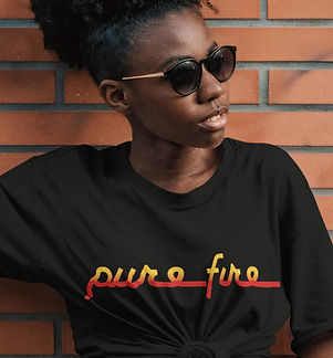 mockup-of-a-kinky-haired-woman-wearing-a