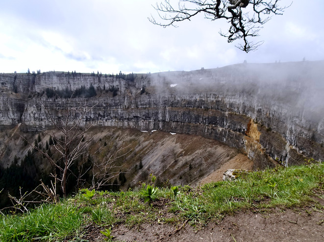 Creux du Van und ein Stück weiter hinauf zu einem nächsten Aussichtspunkt.