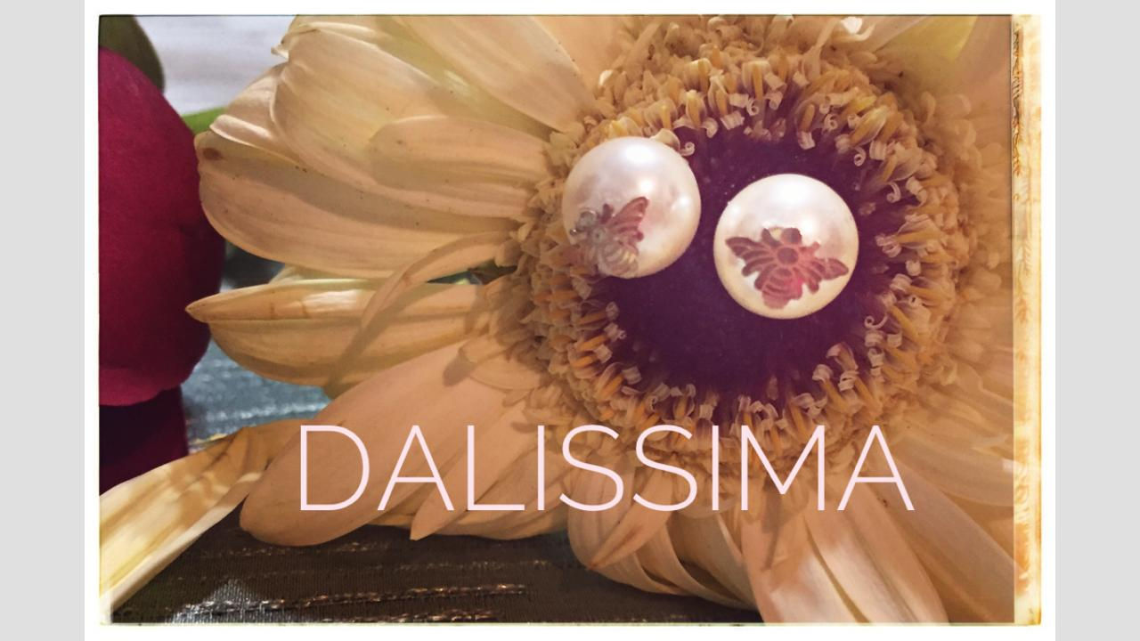 Aretes perla con abeja Gucci