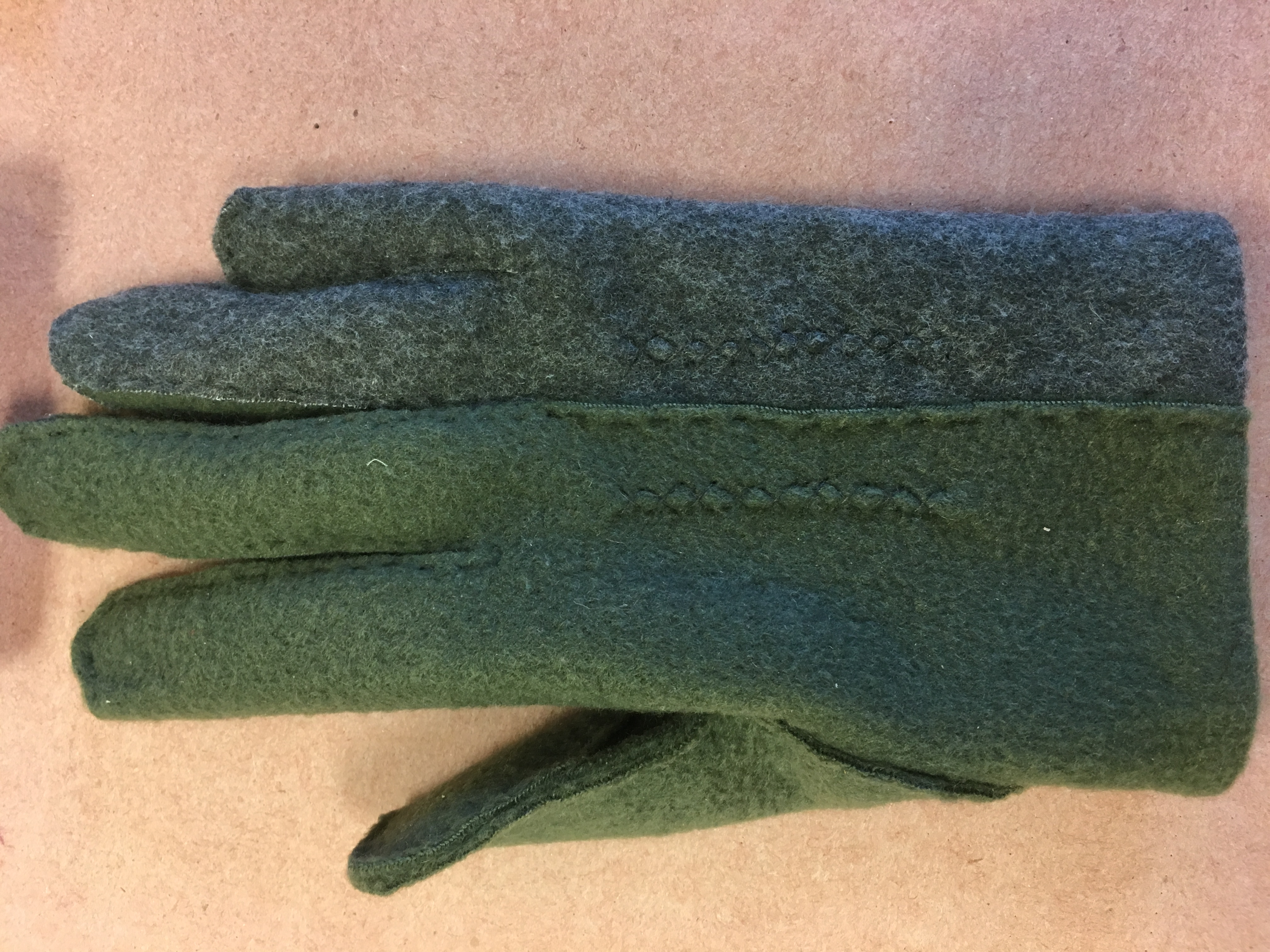 Two-Tone Polar Fleece Glove