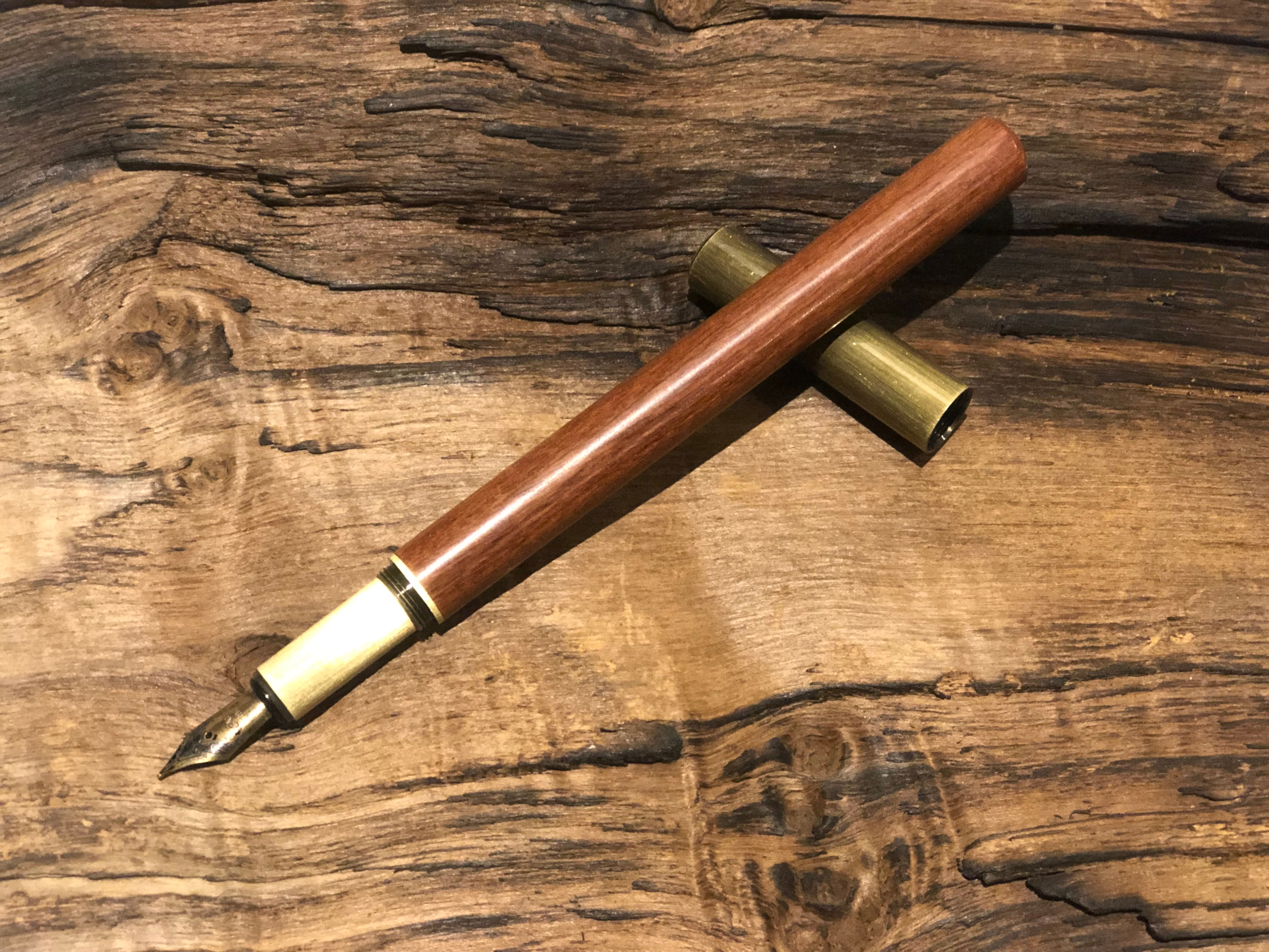 Luxury sandalwood fountain pen pack