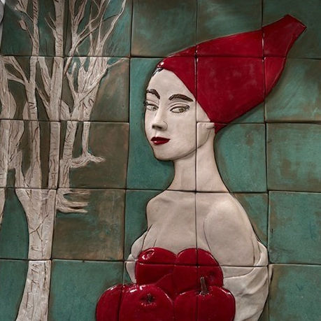  Teresa Carvallo, Caperucita (cerámica a 1,200 °C, 60 x 60 cm)
