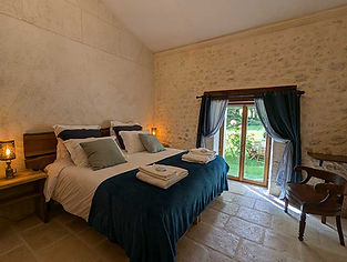 Jardin Secret est une chambre de 12m² avec 2 lits simples jumelables en 1 lit de 180x190 et vue sur le jardin