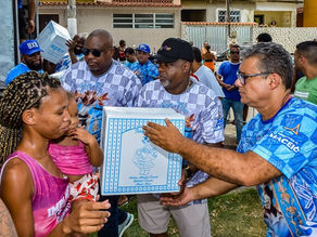 Compromisso das escolas não é apenas com o espetáculo no Carnaval. Carnaval vai além dos desfiles.