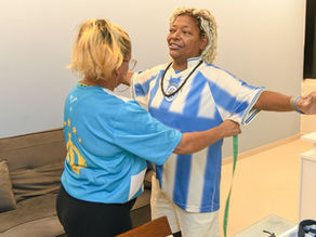 Mart’nália realiza primeira prova de fantasia para o Carnaval 2026 no barracão da Unidos de Vila Isabel