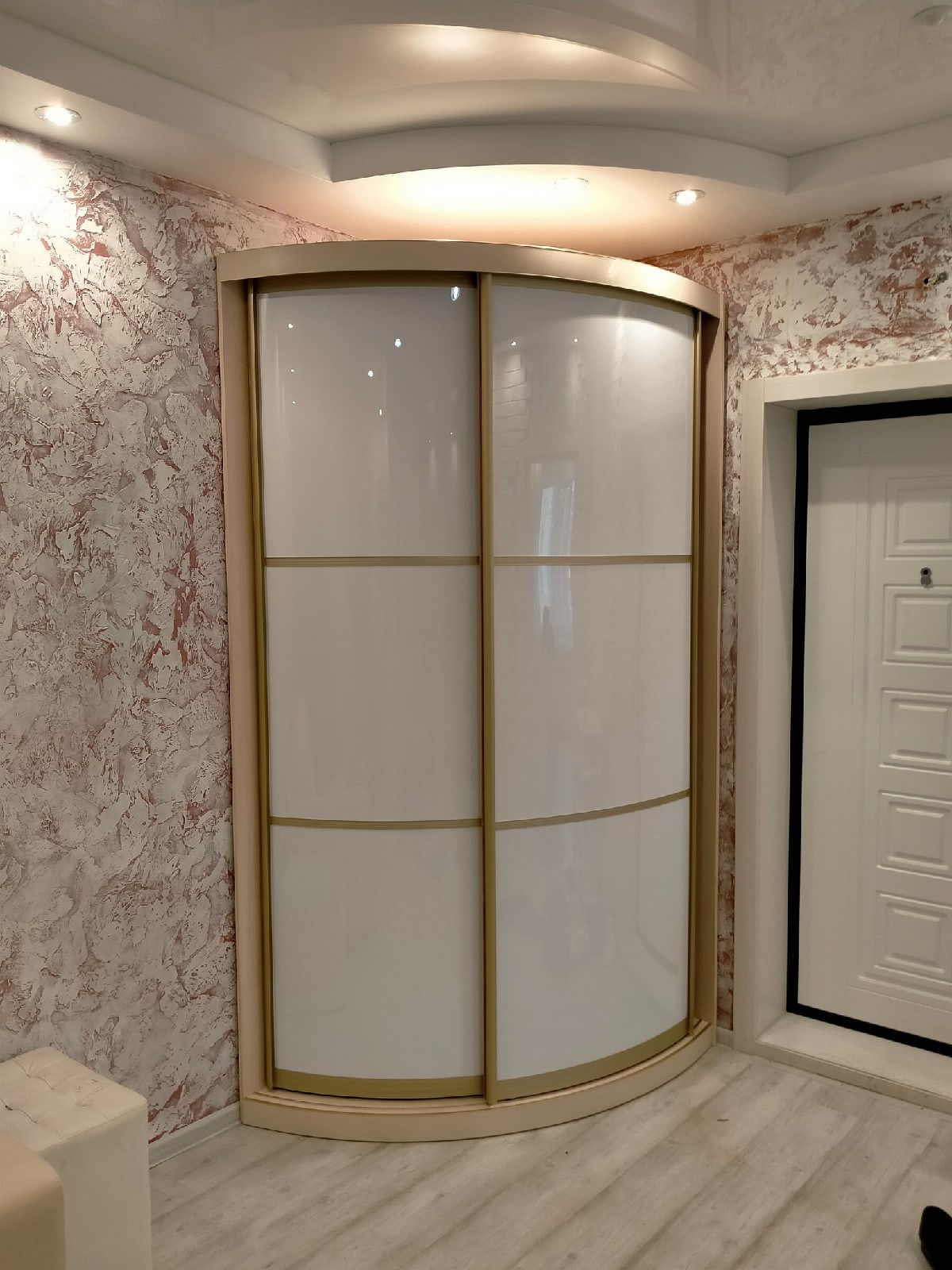 радиусный шкаф купе в прихожую