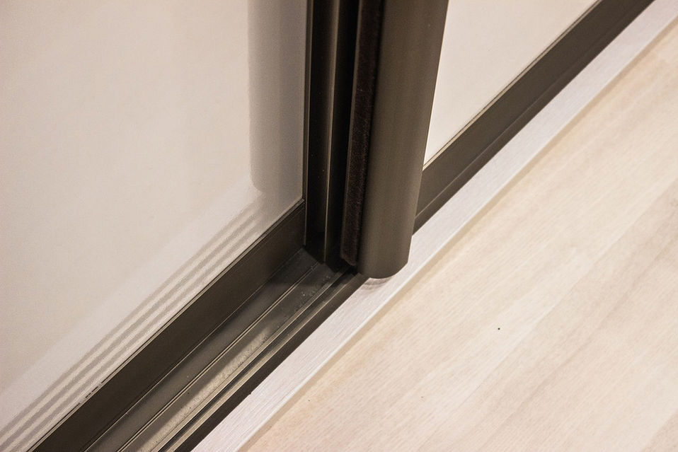 Раздвижная система шкафа-купе, нижний профиль