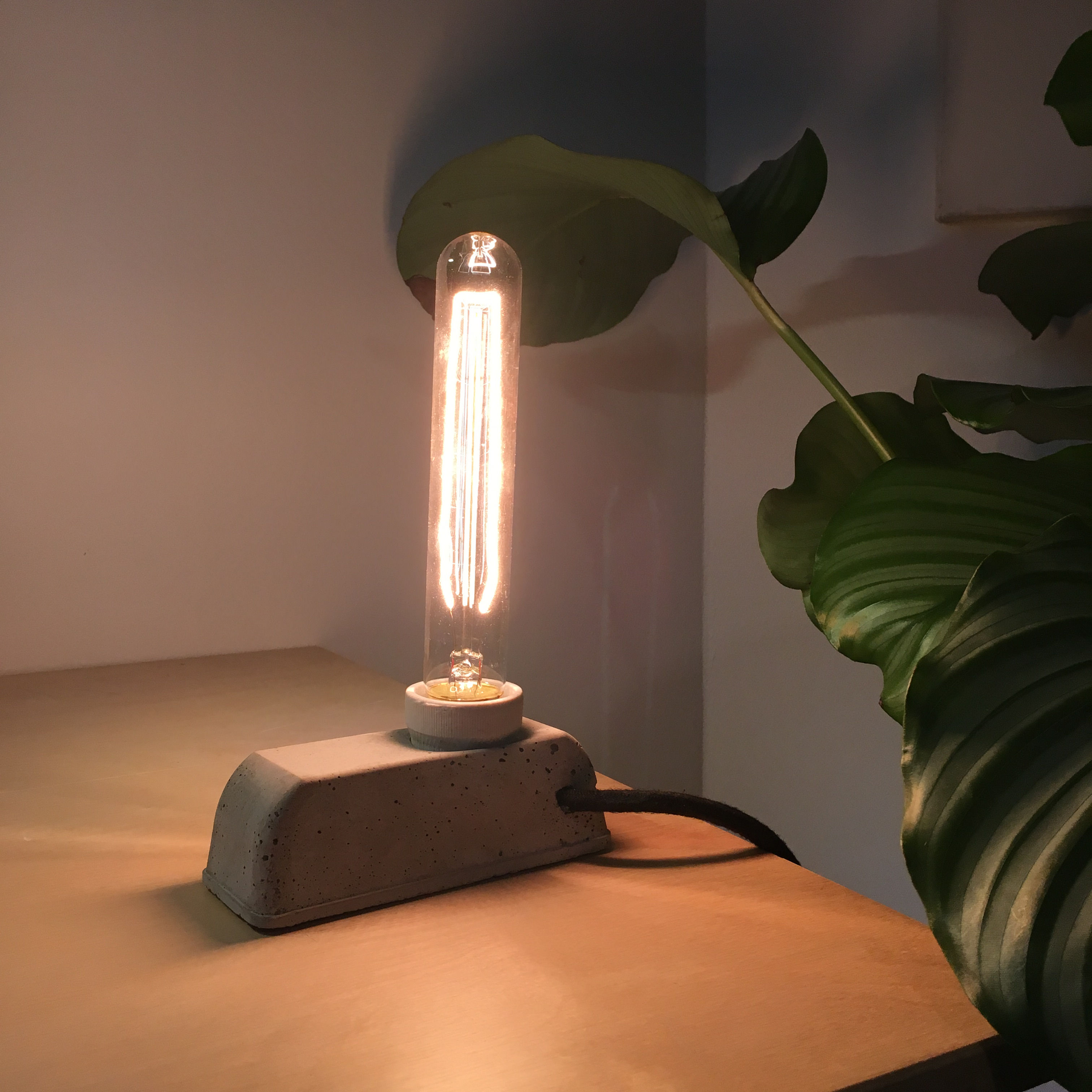 Petite lampe en béton "L" Shape