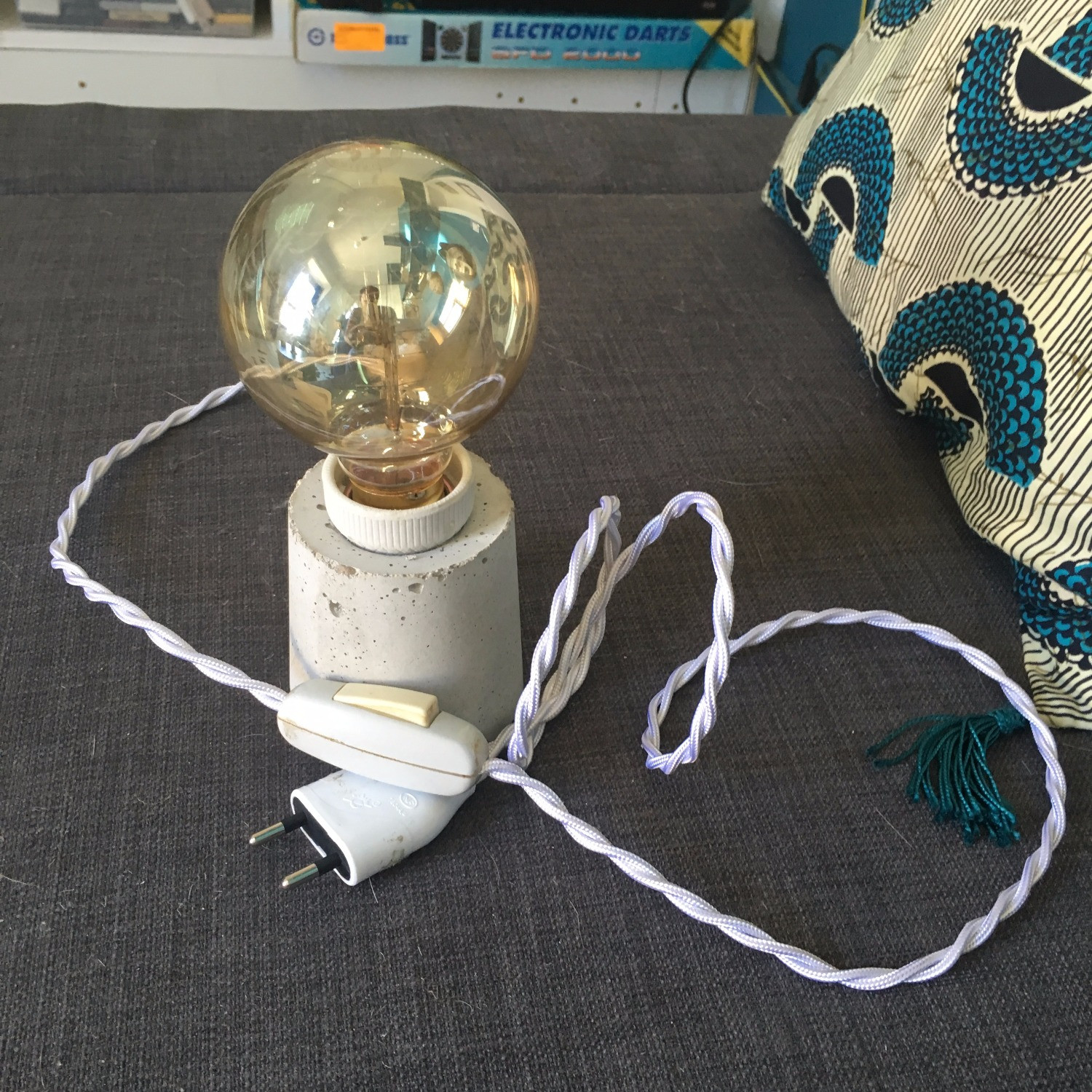 Lampe pied béton
