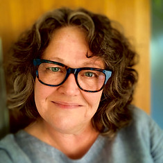 Joann Headshot.jpg