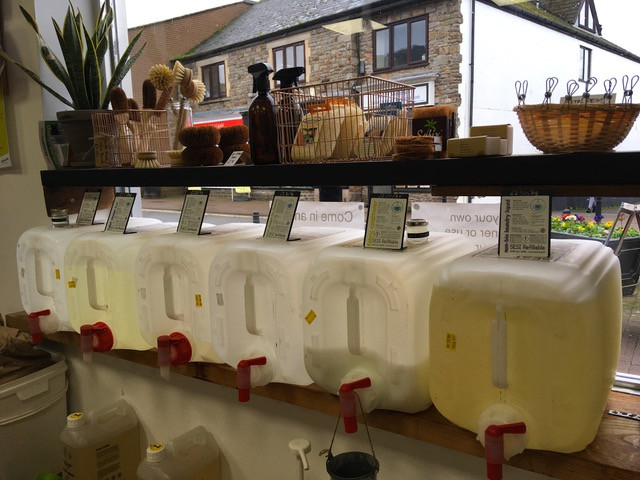 Refill cleaning products and coconut scourers