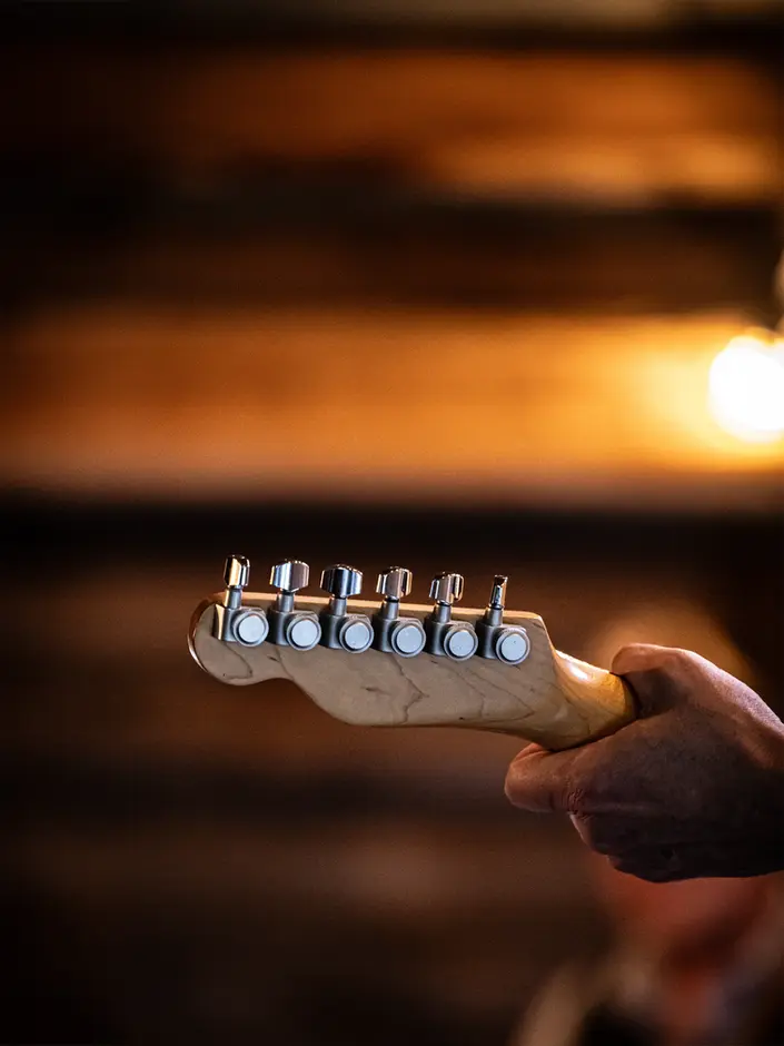 Kitara, taivas ja tähdet