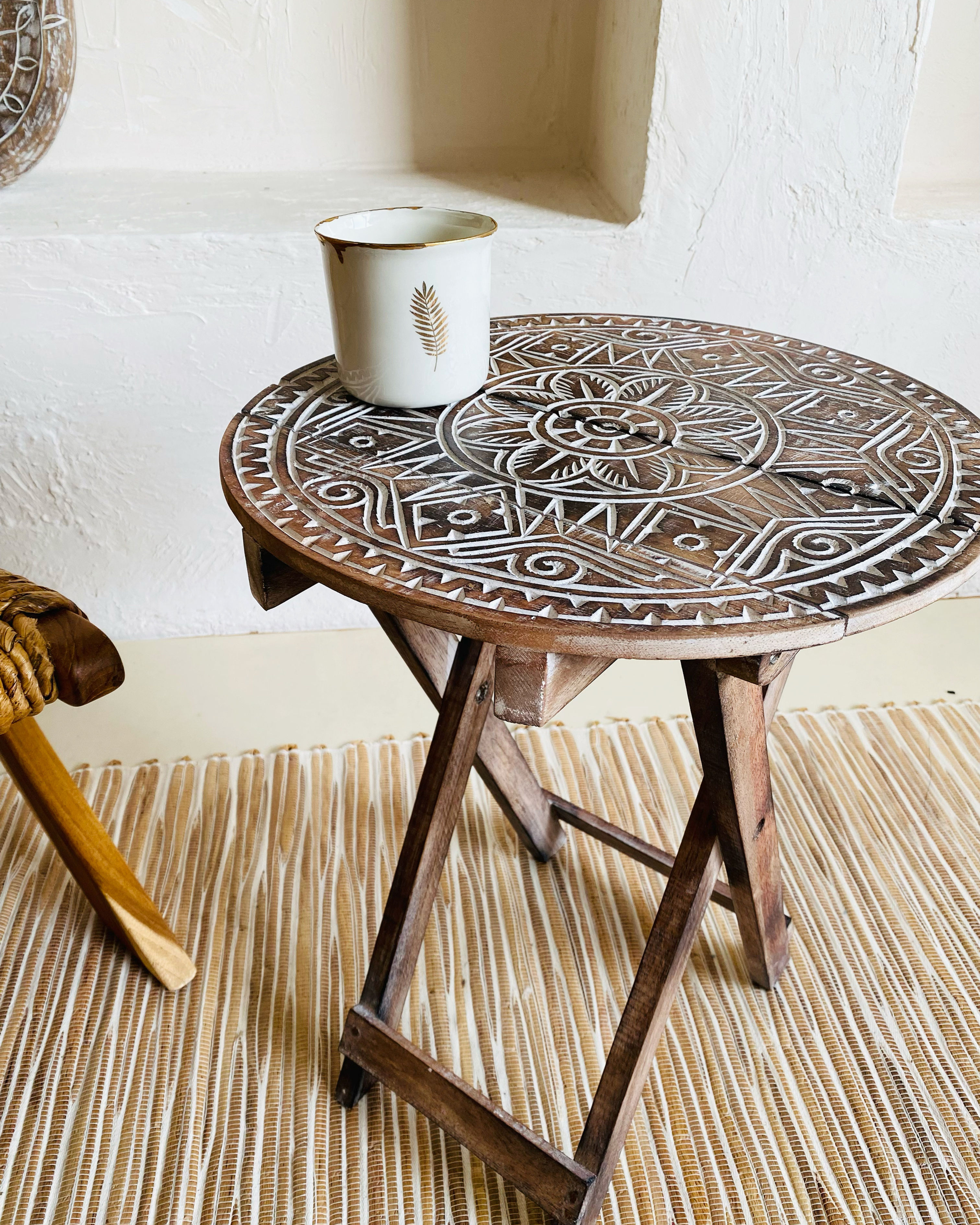 El Oyması Katlanır Yuvarlak Sehpa / Tabure Kahverengi - Büyük Boy