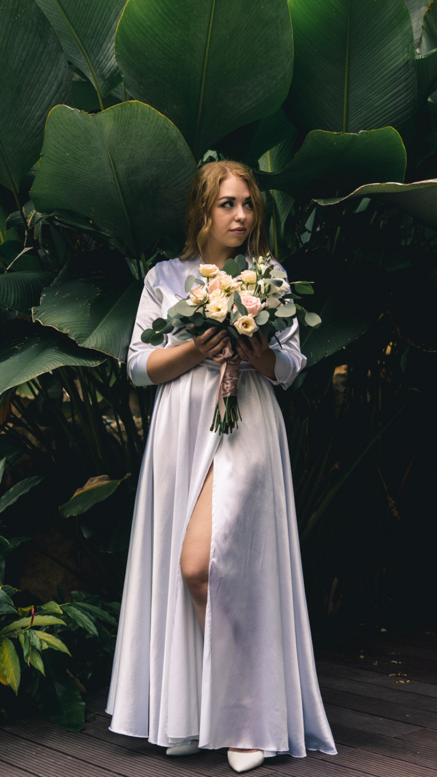 Bridal look. Photo @roobansacci