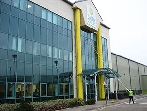 commercial window cleaning up to 5 stories pure water fed pole clean spot free
