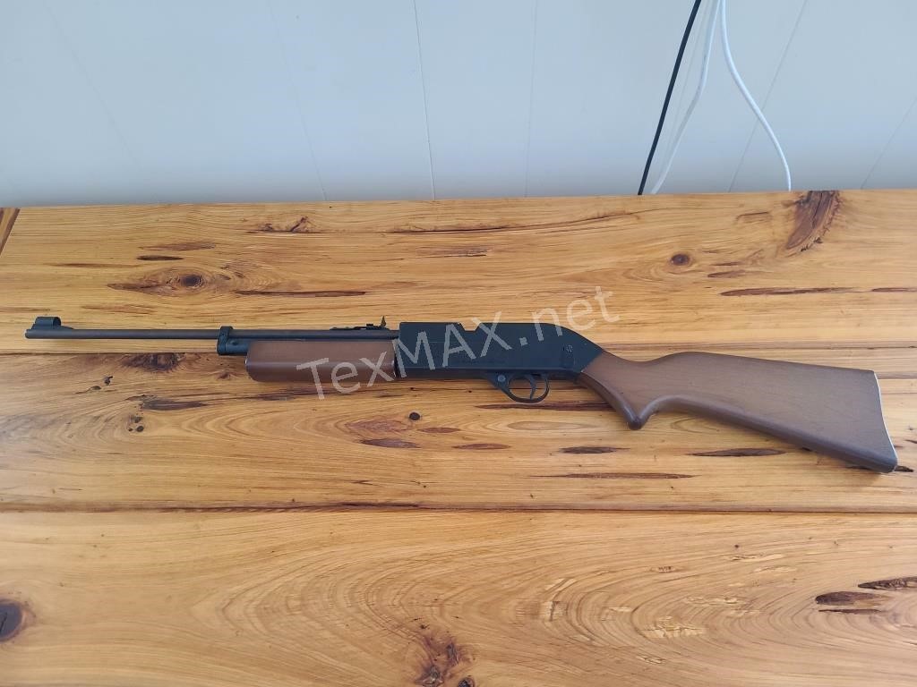Memorial Gun Lover & More Moving Auction