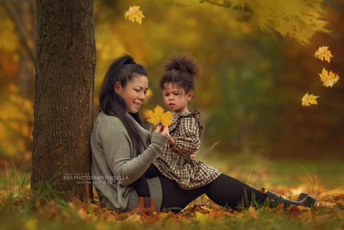 Outdoor family photography session in natural golden light with parents and children