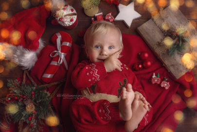 Festive children’s photography session with Christmas decorations and warm lights