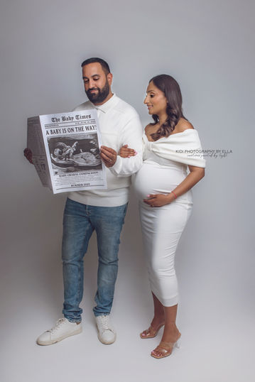 Pregnant woman in flowing gown – maternity photographer Wolverhampton