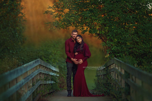 Outdoor maternity session with romantic golden hour atmosphere