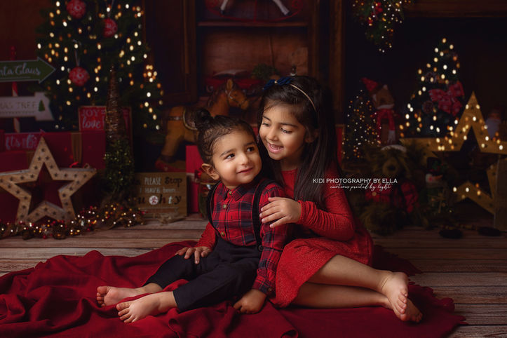 Magical sibling's Christmas photography creating timeless festive memories in Wolverhampton