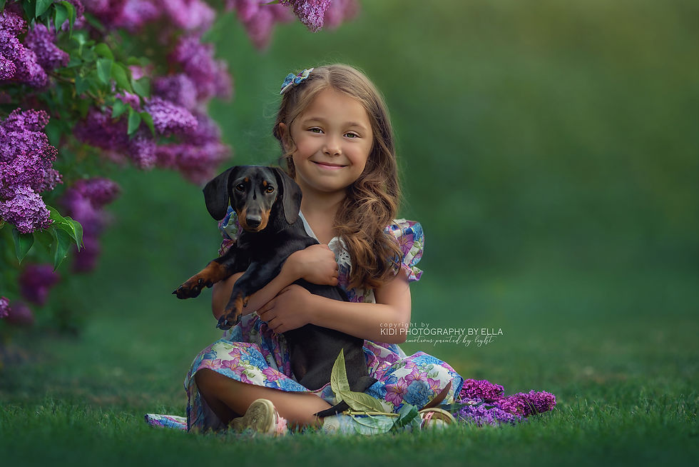 Family cuddling under a tree – outdoor portraits Walsall