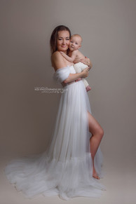 Mum sitting with children on a blanket during candid outdoor motherhood session