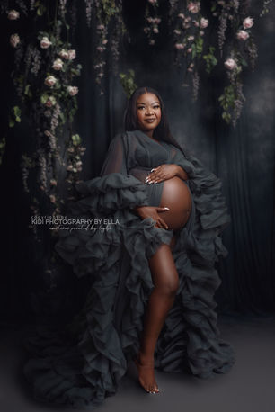 Mum-to-be in lace gown – maternity photography Birmingham