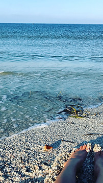 Relaxing picture by the beach promoting peace, stability, and clarity
