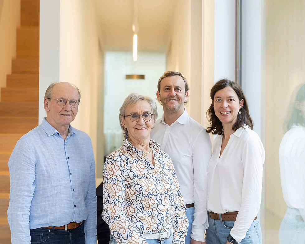 Artsenpraktijk_Woestendorp_groepsfoto_zonder_Haio kopie.jpg