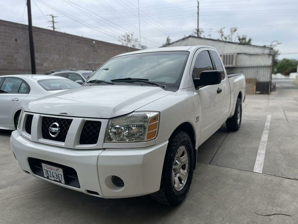 2004 Nissan Titan XE King Cab 2WD
