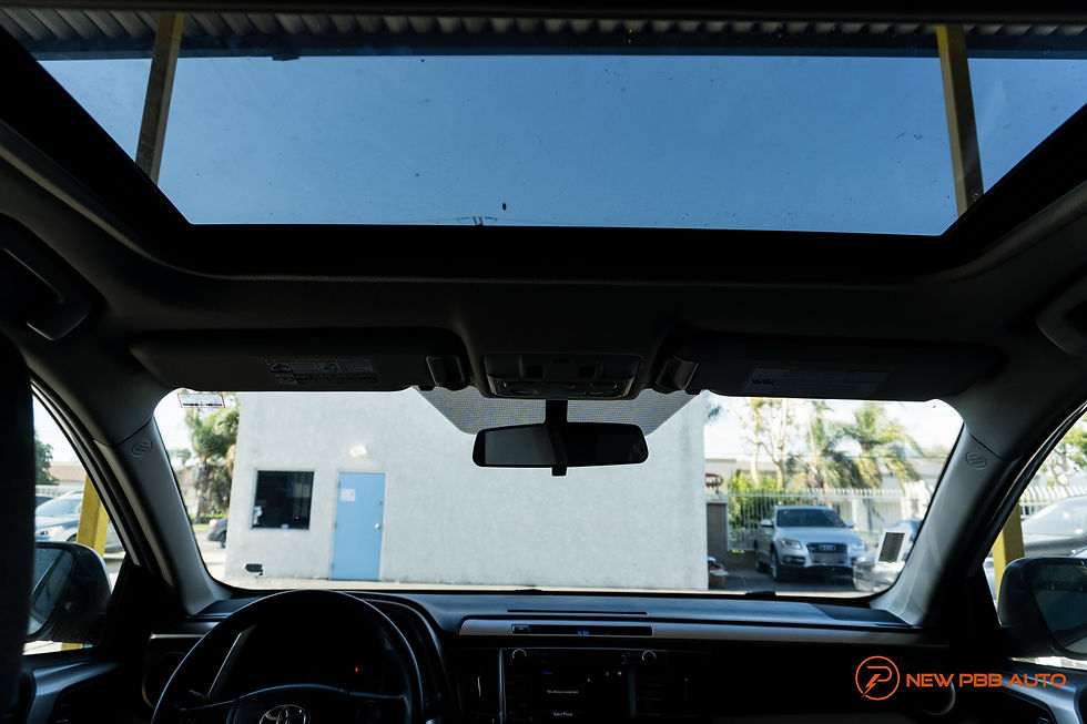 縮圖：2015 Toyota RAV4 XLE