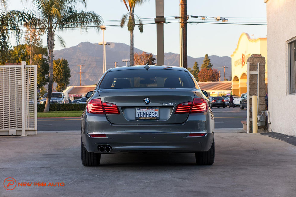 縮圖：2014 BMW 5 Series 528i Sedan RWD