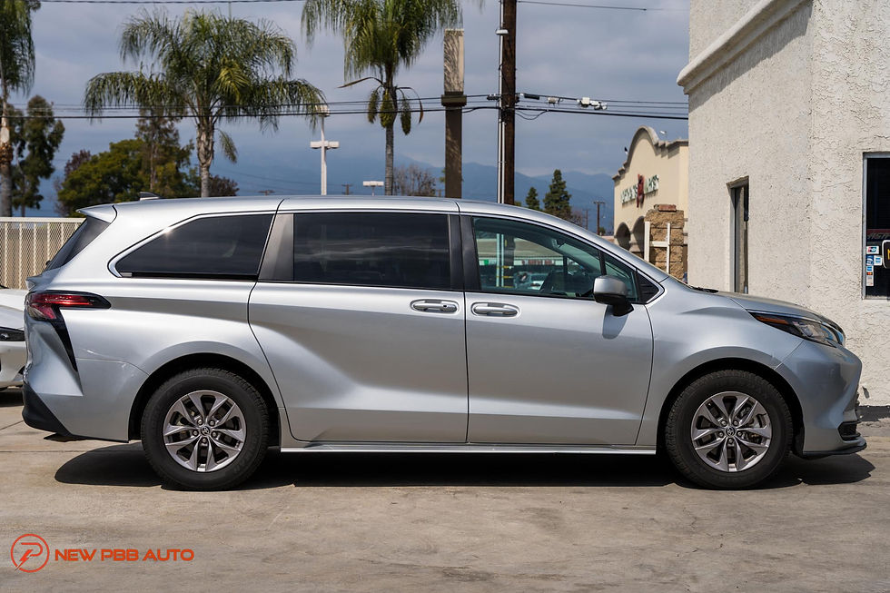 縮圖：2022 Toyota Sienna LE 8-Passenger FWD