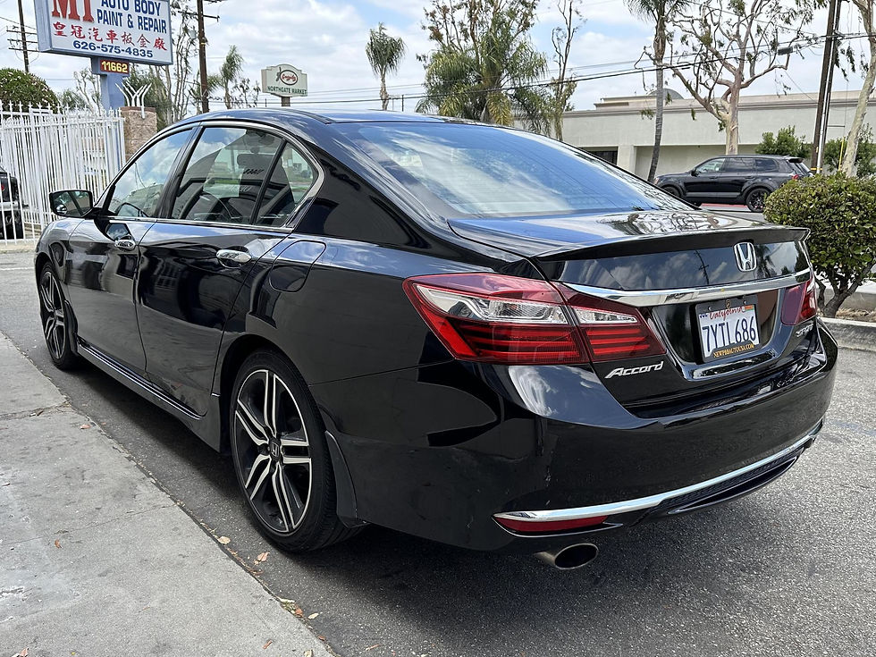 縮圖：2017 Honda Accord Sport FWD