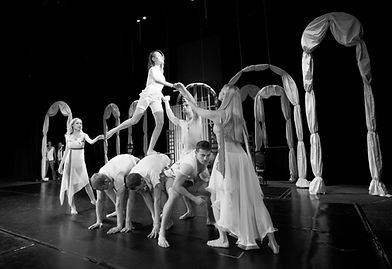 Actors developing spatial relationships and group movement in theatre directing training process