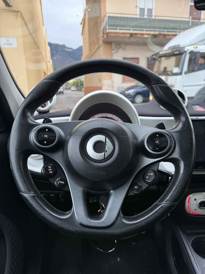 Miniatura: SMART FORFOUR 2016