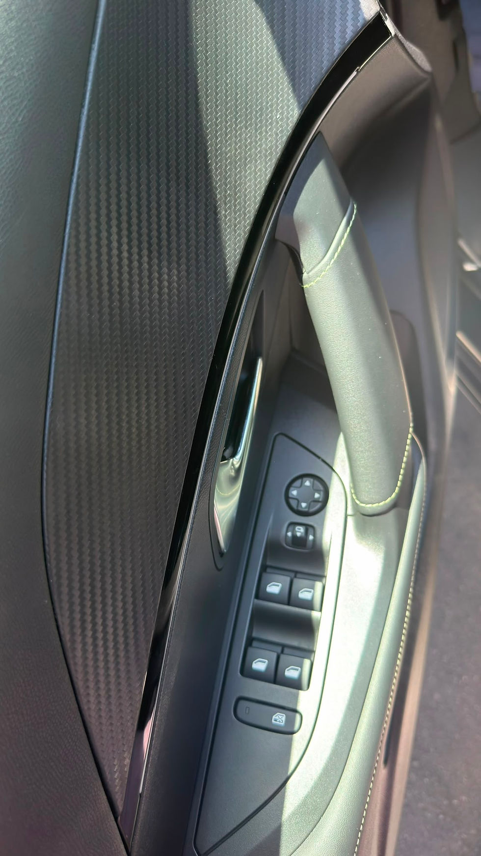 Miniatura: PEUGEOT 2008 GT