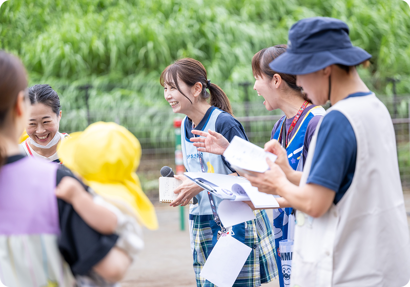 外にて複数の先生