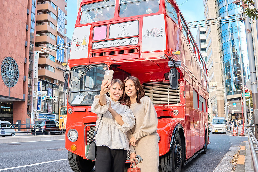 ロンドンバスで渋谷青の洞窟をはじめ、表参道、けやき坂、六本木と東京