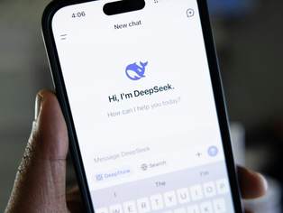 DeepSeekの何がすごい？低コストの理由とともに解説