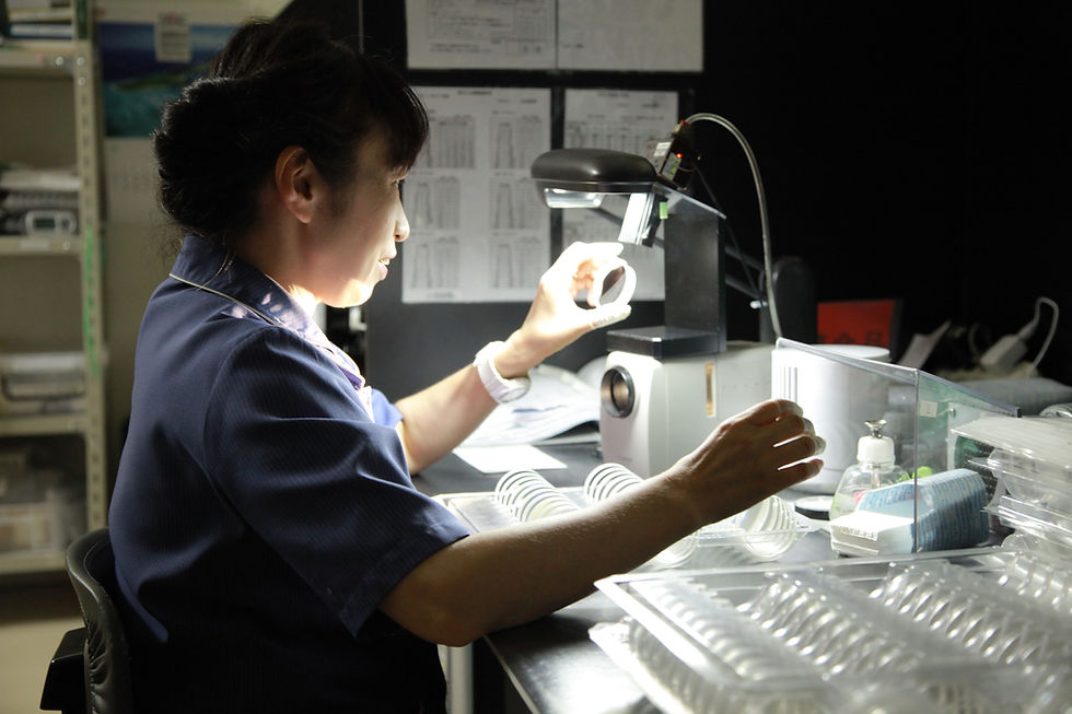 レンズと金物部品によるユニット製品の一  貫生産